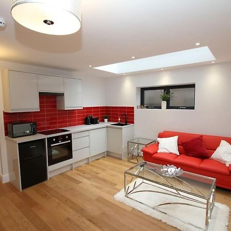 Lovely One Bed Apartment-Near All Transport-Village-Freeparking Londra Esterno foto