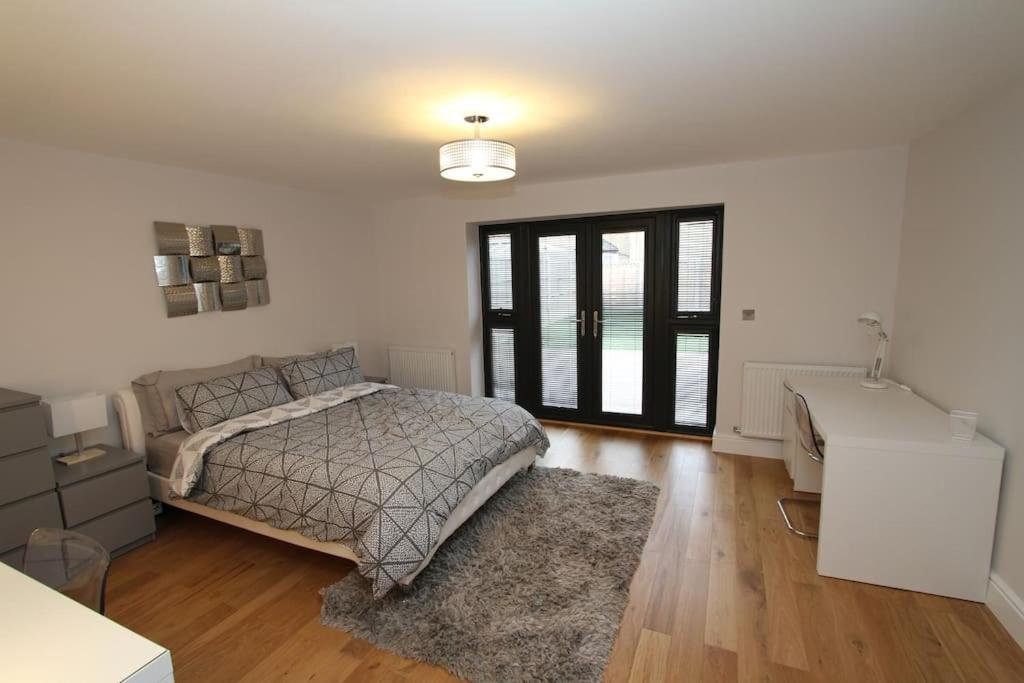 Lovely One Bed Apartment-Near All Transport-Village-Freeparking Londra Esterno foto