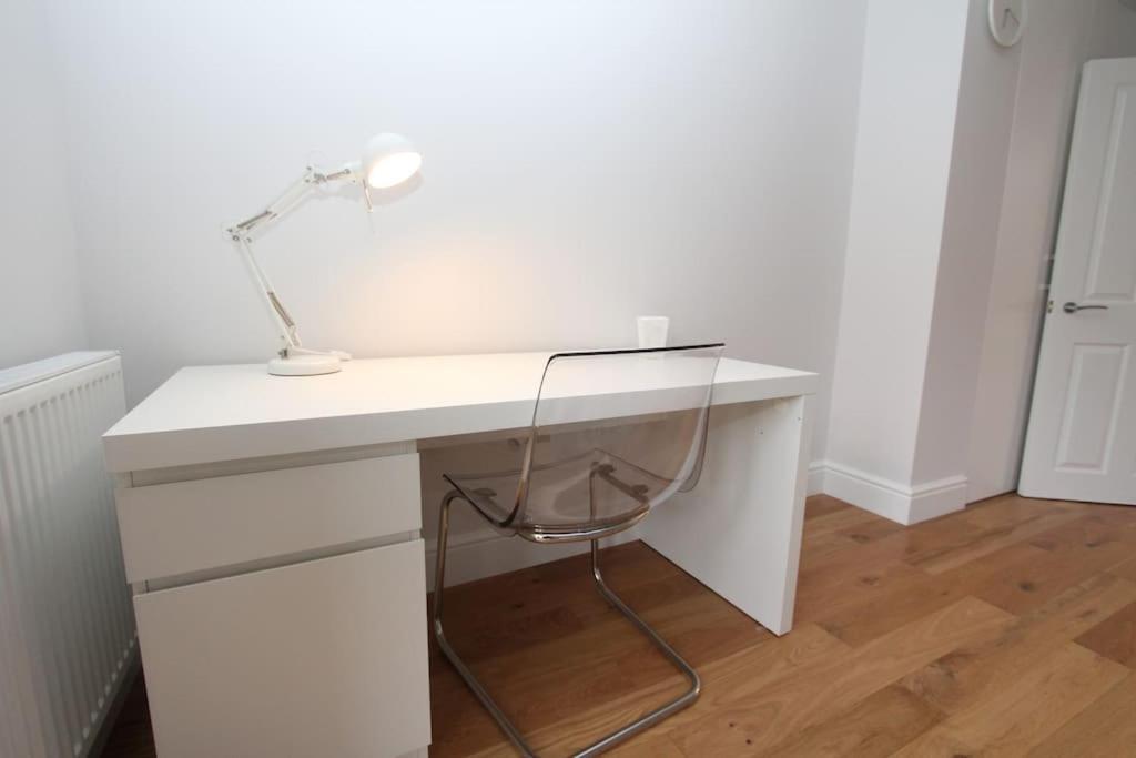 Lovely One Bed Apartment-Near All Transport-Village-Freeparking Londra Esterno foto