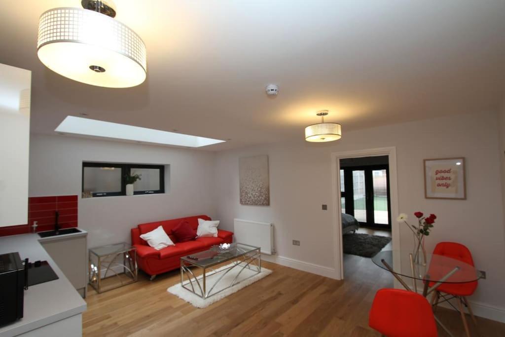 Lovely One Bed Apartment-Near All Transport-Village-Freeparking Londra Esterno foto