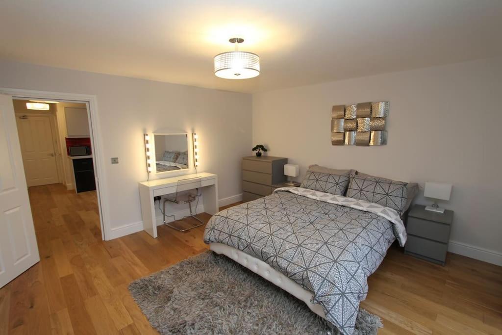 Lovely One Bed Apartment-Near All Transport-Village-Freeparking Londra Esterno foto
