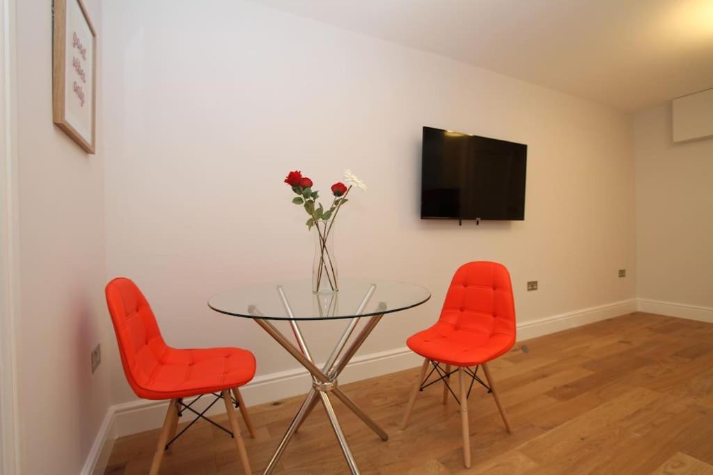 Lovely One Bed Apartment-Near All Transport-Village-Freeparking Londra Esterno foto